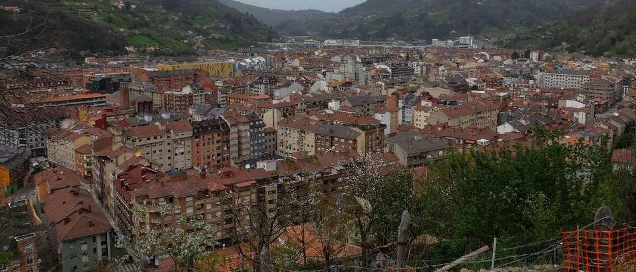 Una vista general del casco urbano de Mieres.