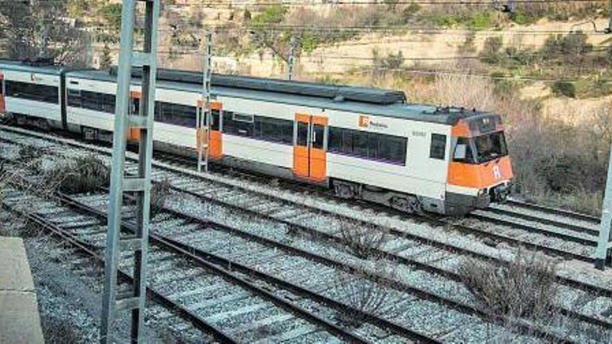 Un tren sortint de l&#039;estació de Renfe de Manresa