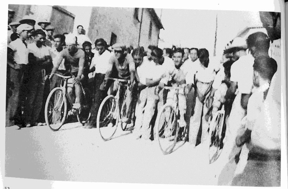 Carrera de bicicletas en Calvià por las fiestas de Sant Jaume, en los años 30.