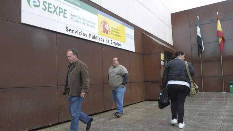 La región cierra con el récord de 173.600 parados un 2012 negro para el empleo