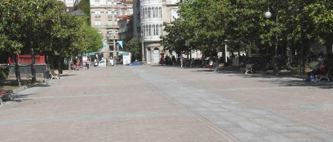 La nueva instalación provisional a donde se irán los placeros se ubicará en el paseo central de la Alameda . // Iñaki Osorio