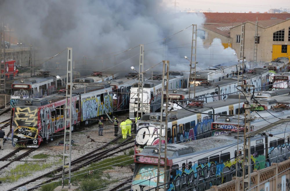 Incendio en un antiguo taller de FGV de Torrent