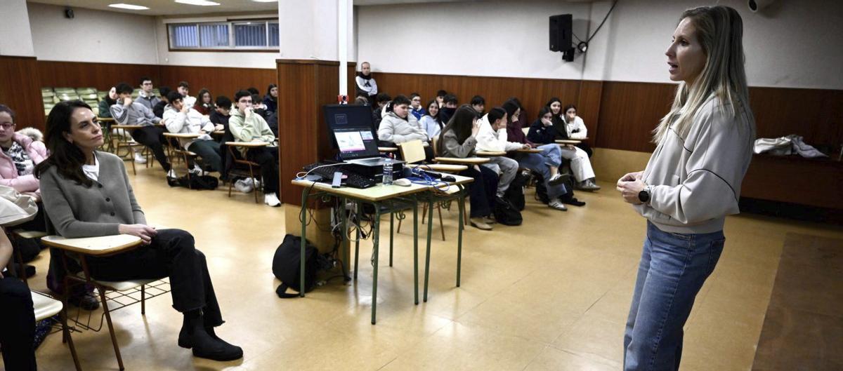 Teresa Portela habla a los alumnos sobre deporte y valores | RAFA VÁZQUEZ