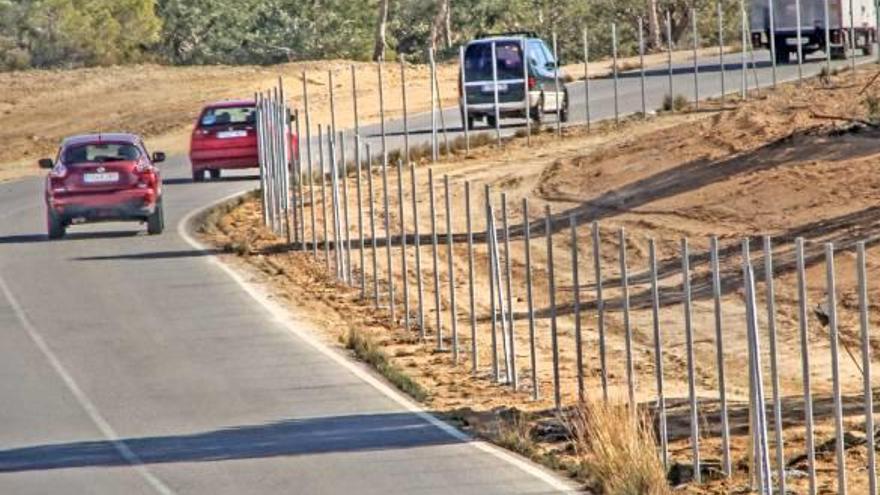 Imagen de una carretera que discurre por el trazado de la vía pecuaria de Escalona.