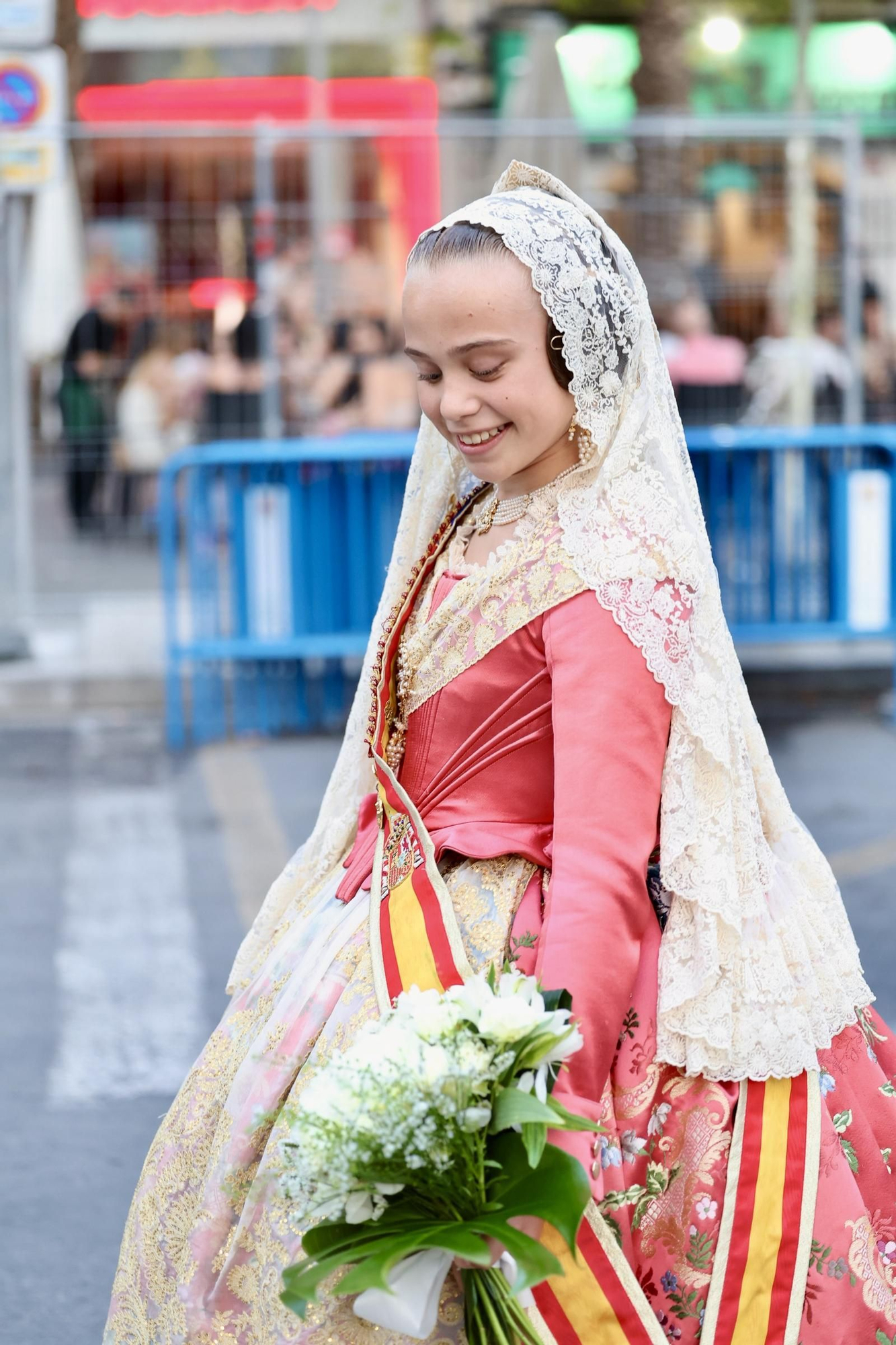 Primera jornada de Ofrenda de las Hogueras de Alicante