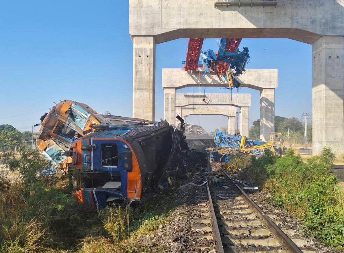 Al menos 22 muertos al caer una grúa sobre un tren en Tailandia