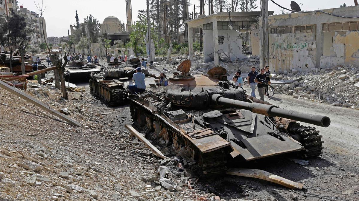 zentauroepp43008866 topshot destroyed tanks and armoured personnel carriers ar180421185509 zentauroepp43008866 topshot destroyed tanks and armoured personnel carriers ar180421185509