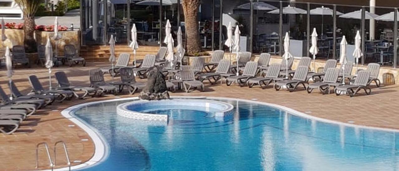 Una de las piscina del complejo hotelero Barceló Corralejo Sands.