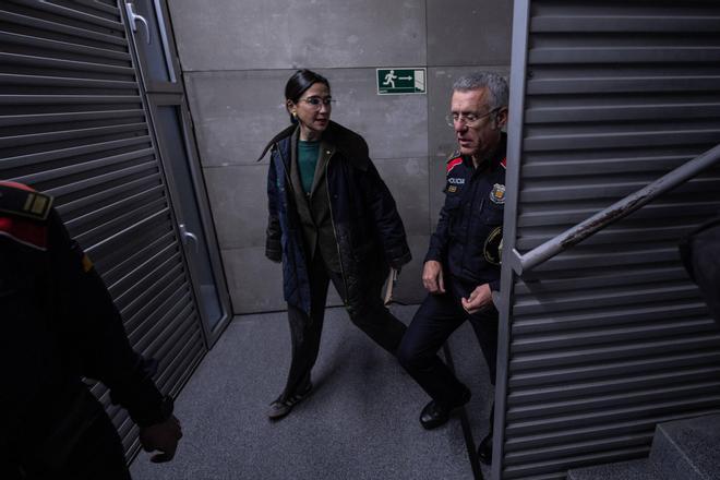 Parlon y el comisario Esquius en la comisaría de Sant Andreu