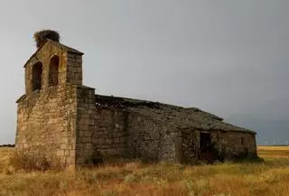 La ermita románica de Santarén de los Peces, en Moralina de Sayago, al borde del colapso