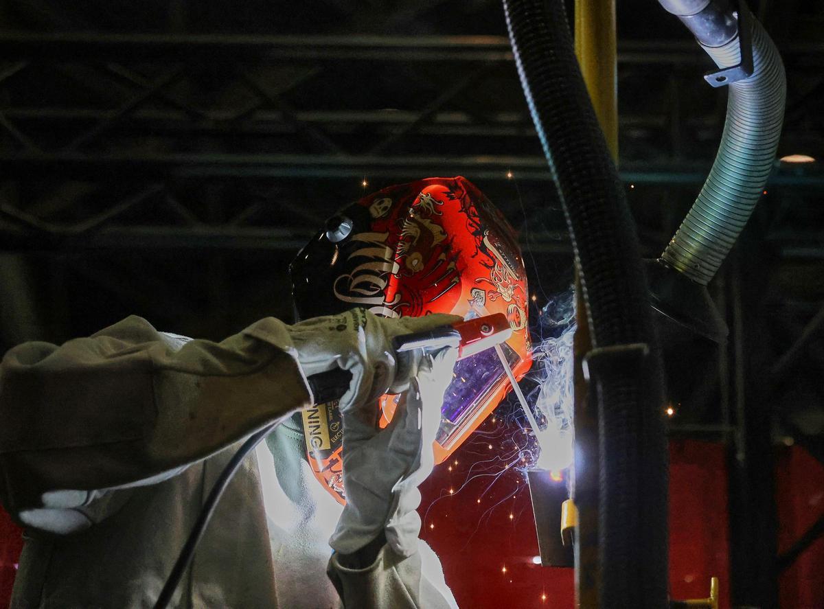 Feria Valencia . 300 estudiantes de FP haciendo pruebas pen la competicion de Skills FP , de donde saldra un equipo valenciano para competir con el resto de comunidades autonomas