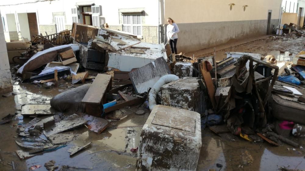 Decenas de coches aparecen destrozados en los sótanos de Sant Llorenç