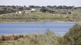 La Junta declara no apta para el consumo humano el agua del embalse de La Colada