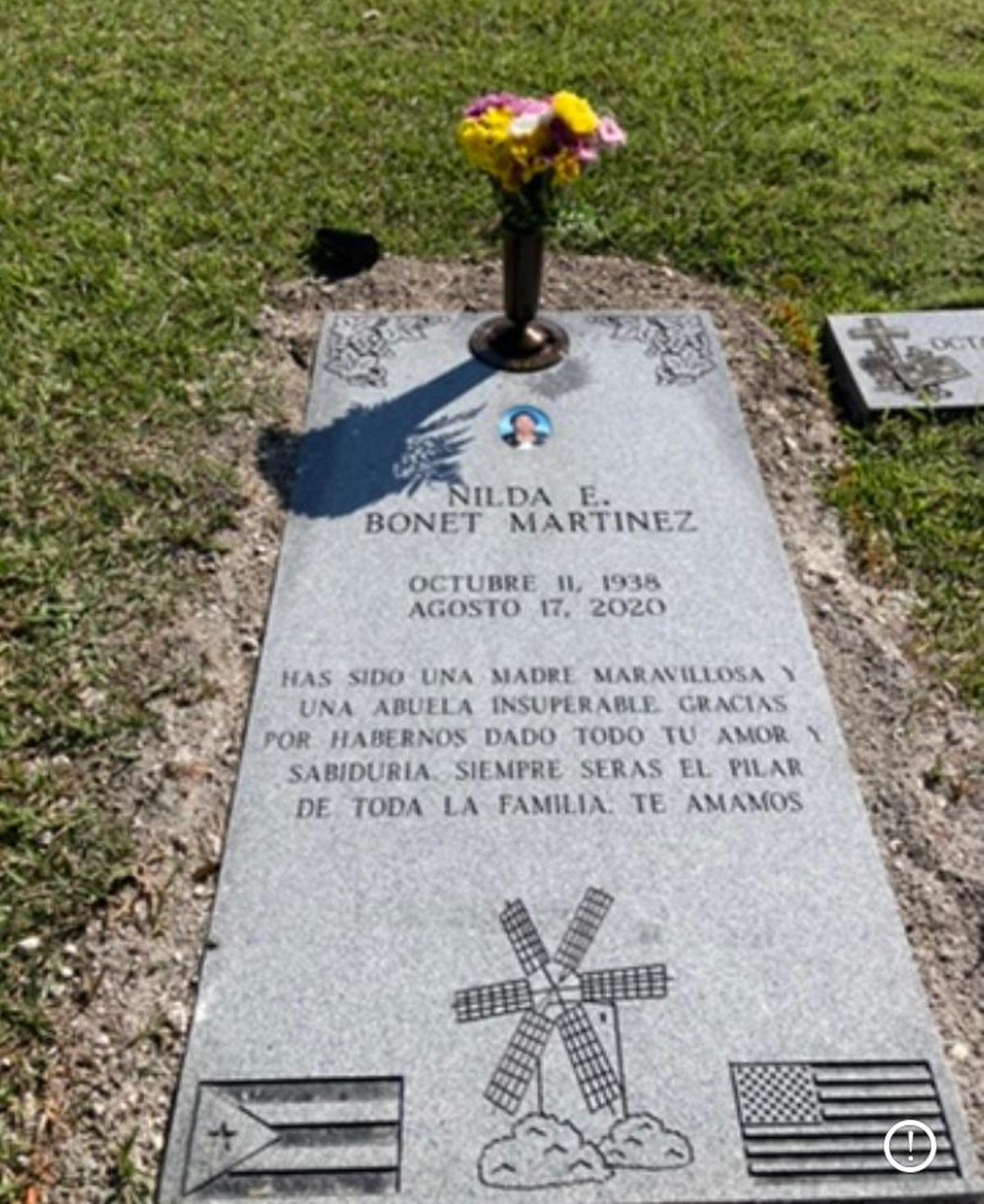 La lápida de Nilda Boned con el molino de sa Punta des Molí.
