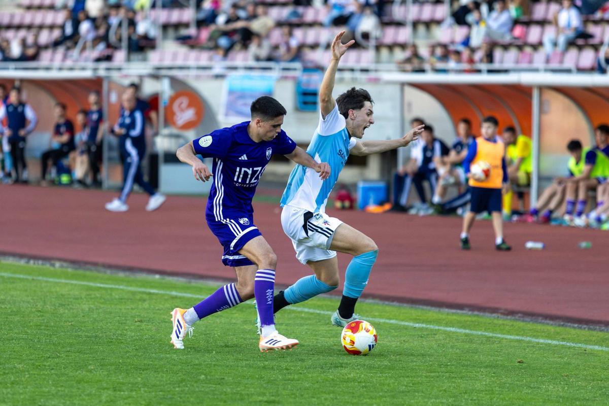 SD COMPOSTELA MONTAÑEROS PARTIDO HOY | El Compostela empata ante el Montañeros y aprieta la lucha por el liderato El Compostela empata ante el Montañeros y aprieta la lucha por el liderato