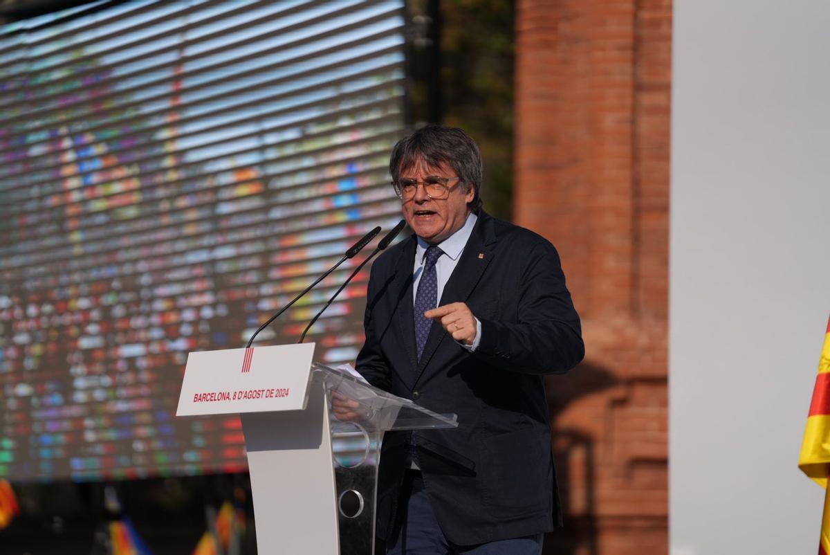 Puigdemont aparece en Barcelona después de siete años