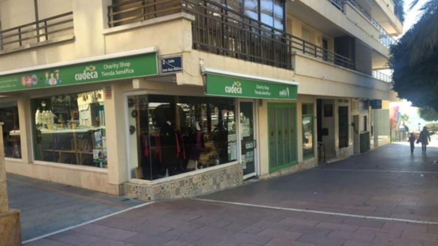 Una tienda de la Fundación Cudeca ubicada en el centro urbano de Marbella. | L.O.