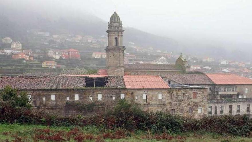 El monasterio, con una parte de la cubierta derrumbada. // Marta G. Brea