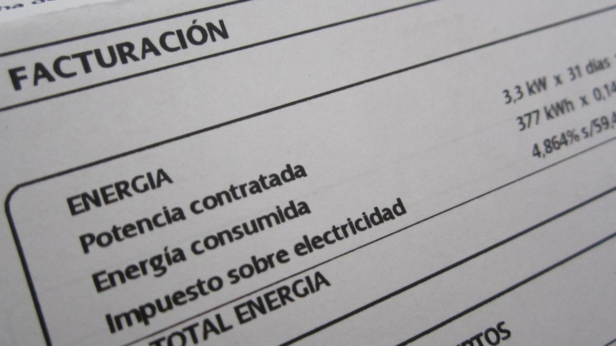 Archivo - Imagen de recurso de una factura de electricidad.