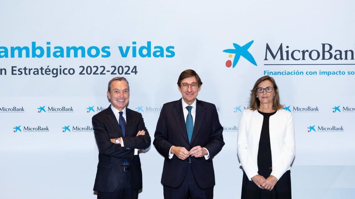 Juan Carlos Gallego, José Ignacio Goirigolzarri y Cristina González Viu. | LEVANTE-EMV