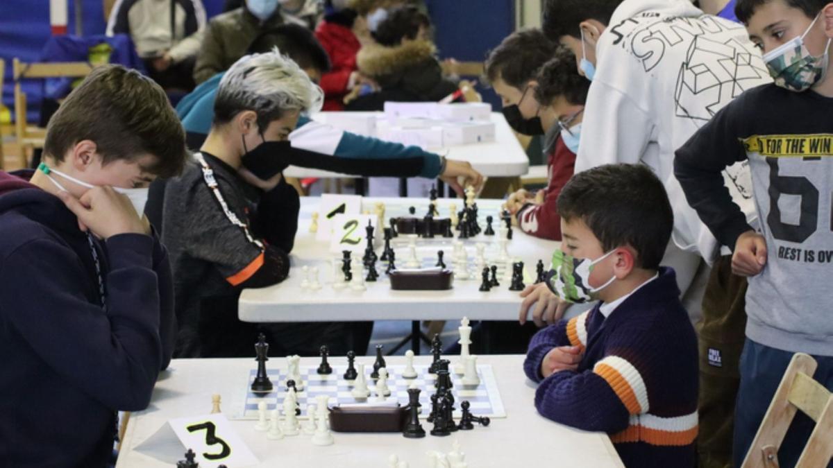 Participantes en el V Torneo de Ajedrez Infantil en Benavente.