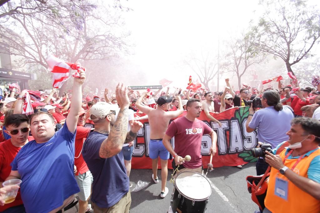 Ambiente y recibimiento a los jugadores antes del Peña Deportiva - Real Murcia