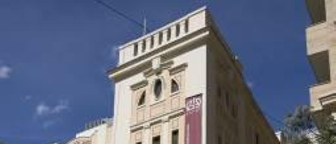 Fachada del edificio que albergó el Cine Ideal en la avenida de la Constitución.