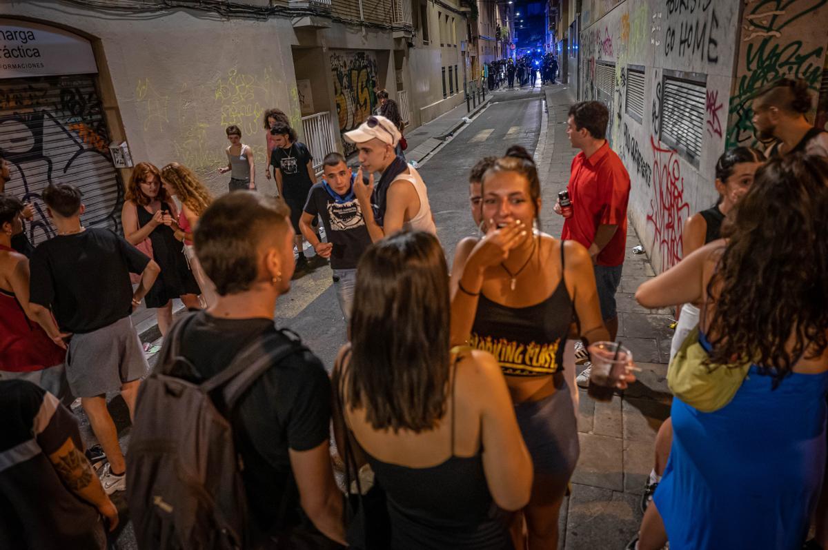 Ambiente nocturno de la Festividad de Santa María, en el barrio de Gràcia