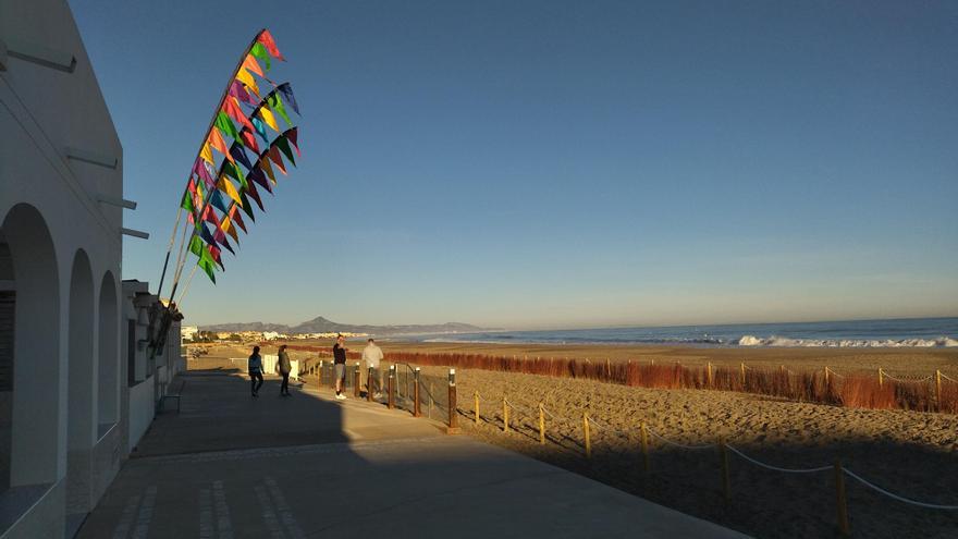 La &quot;nueva&quot; e inmensa playa de les Deveses de Dénia