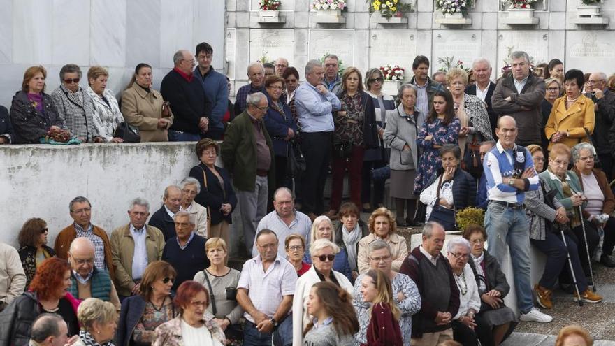 Flores, atascos y añoranza en el Día de Todos los Santos