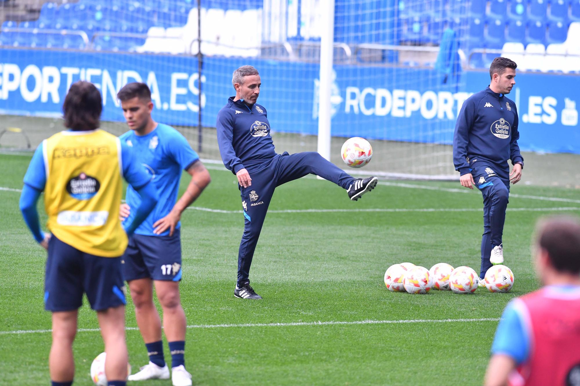 Óscar Cano toma las riendas del Dépor con su primer entrenamiento en Riazor