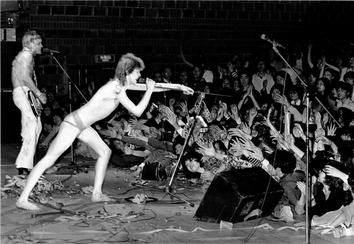 Gimme your hands, 1973 Gimme your hands, 1973