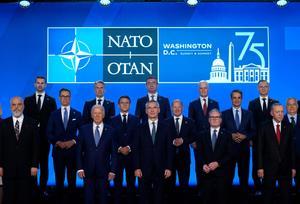 Los jefes de estado posan para una fotografía grupal durante el evento de celebración del 75.° aniversario de la OTAN el 10 de julio de 2024 en Washington, DC.