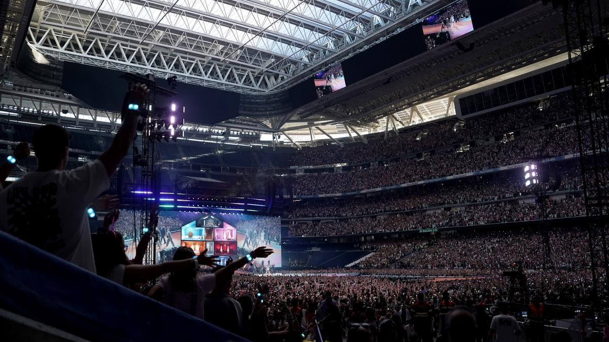 La cantante Taylor Swift durante la primera de sus dos actuaciones en el Estadio Santiago Bernabéu