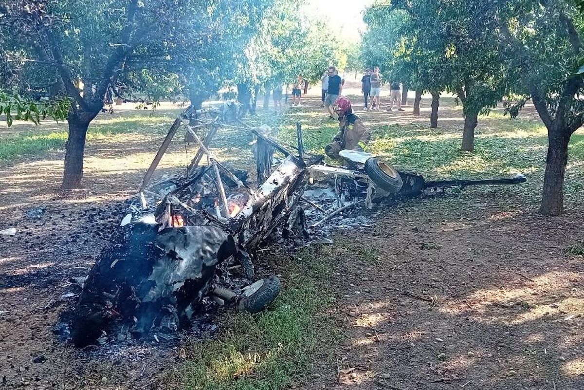 Imatge de laeronau calcinada on viatjaven els dos ferits