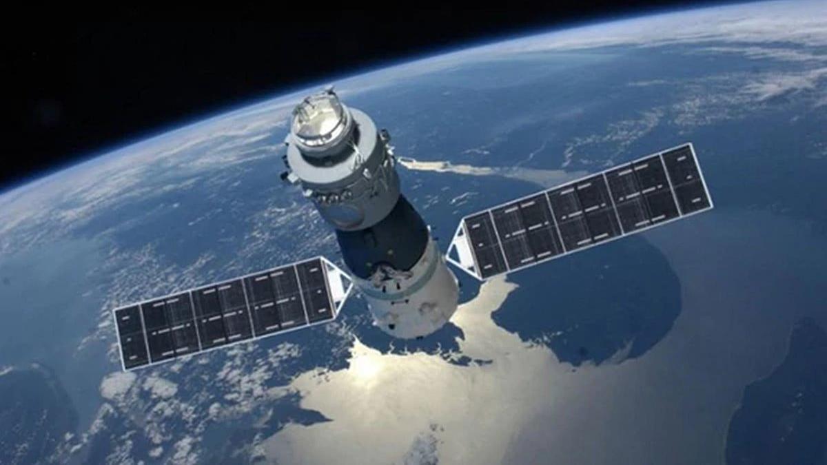 Simulación de la estación espacial china ¿Tiangong 1¿ en órbita alrededor de la Tierra.