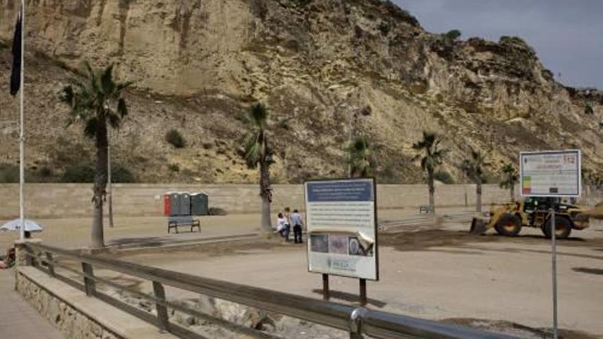 Melilla Desallotgen una platja pels escorpins