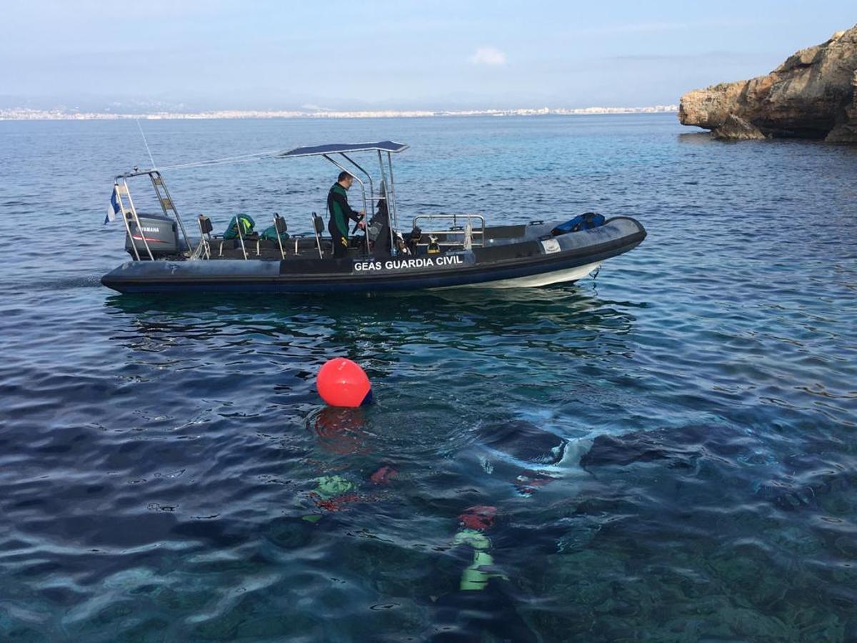 Una lancha del GEAS de la Guardia Civil.