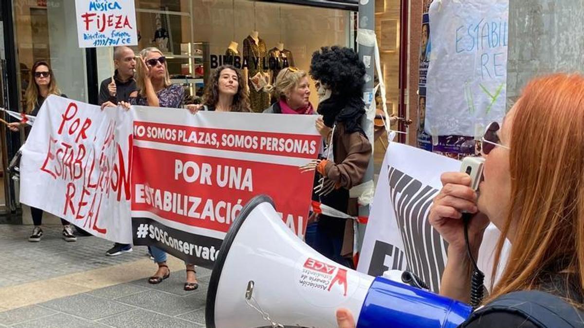 Protesta del profesorado del Conservatorio Profesional de Música de Las Palmas de Gran Canaria y Santa Cruz de Tenerife, en noviembre, frente al Gobierno de Canarias.