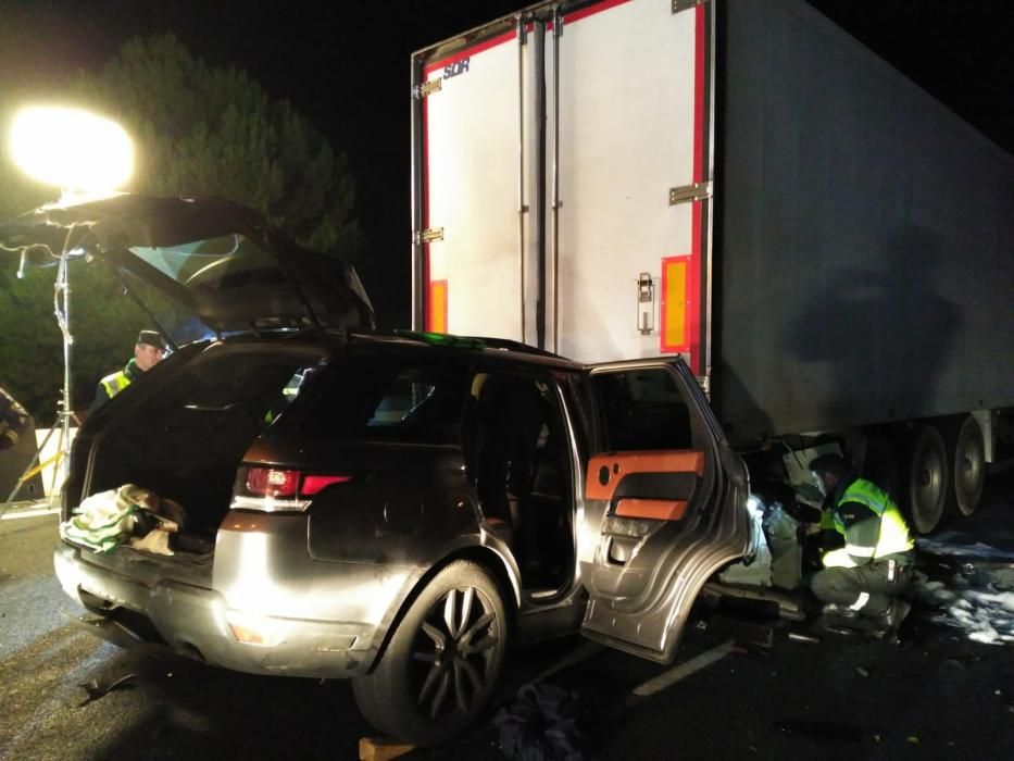 Un herido grave al colisionar un camión y un todoterreno en Las Pedrizas