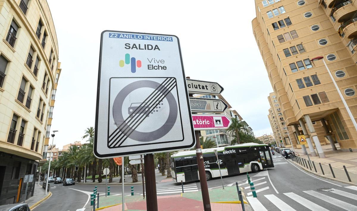 Uno de los indicstivos de la Zona de Bajas emisiones en el acceso al centro