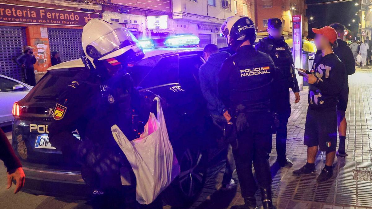Imagen de archivo de un dispositivo de la Policía Nacional en Orriols.
