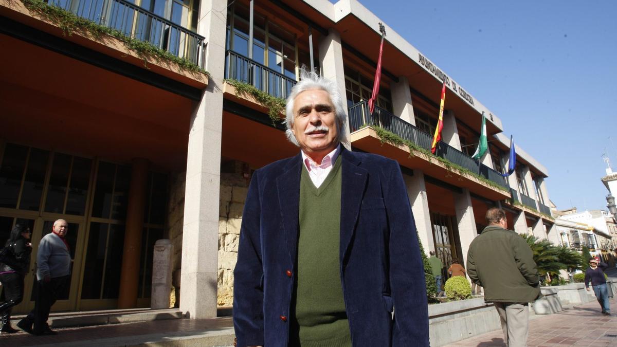 Imagen de archivo de Rafael Gómez, que volvió ayer al Ayuntamiento de Córdoba para preguntar por el montante de su deuda.