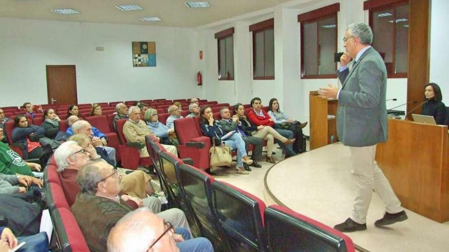 Representantes de los colectivos sociales de Marín asistieron a la presentación del proyecto. // S. Álvarez