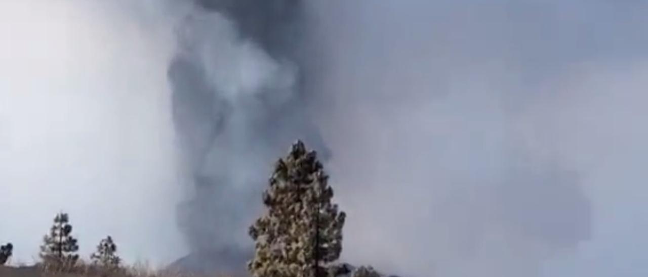 Erupción del volcán de La Palma, vista desde el Refugio del Pilar