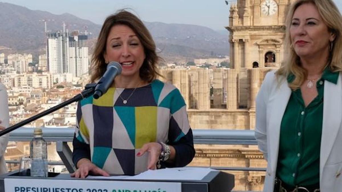 Patricia Navarro, junto a Carolina España este sábado.