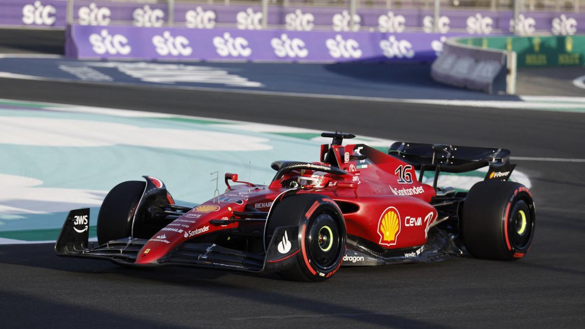 Ferrari manda en los primeros libres del GP de Arabia Saudí.