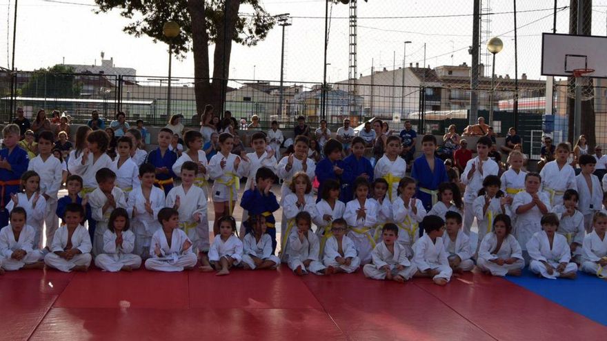 Los niños y niñas que participaron en el evento. | LEVANTE-EMV