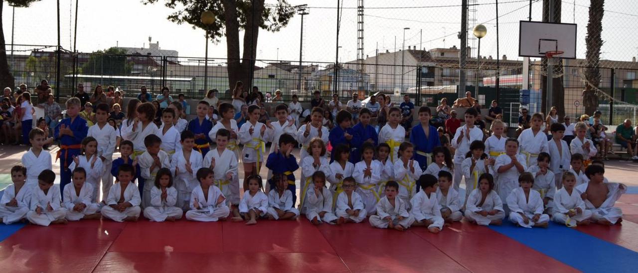 Los niños y niñas que participaron en el evento. | LEVANTE-EMV