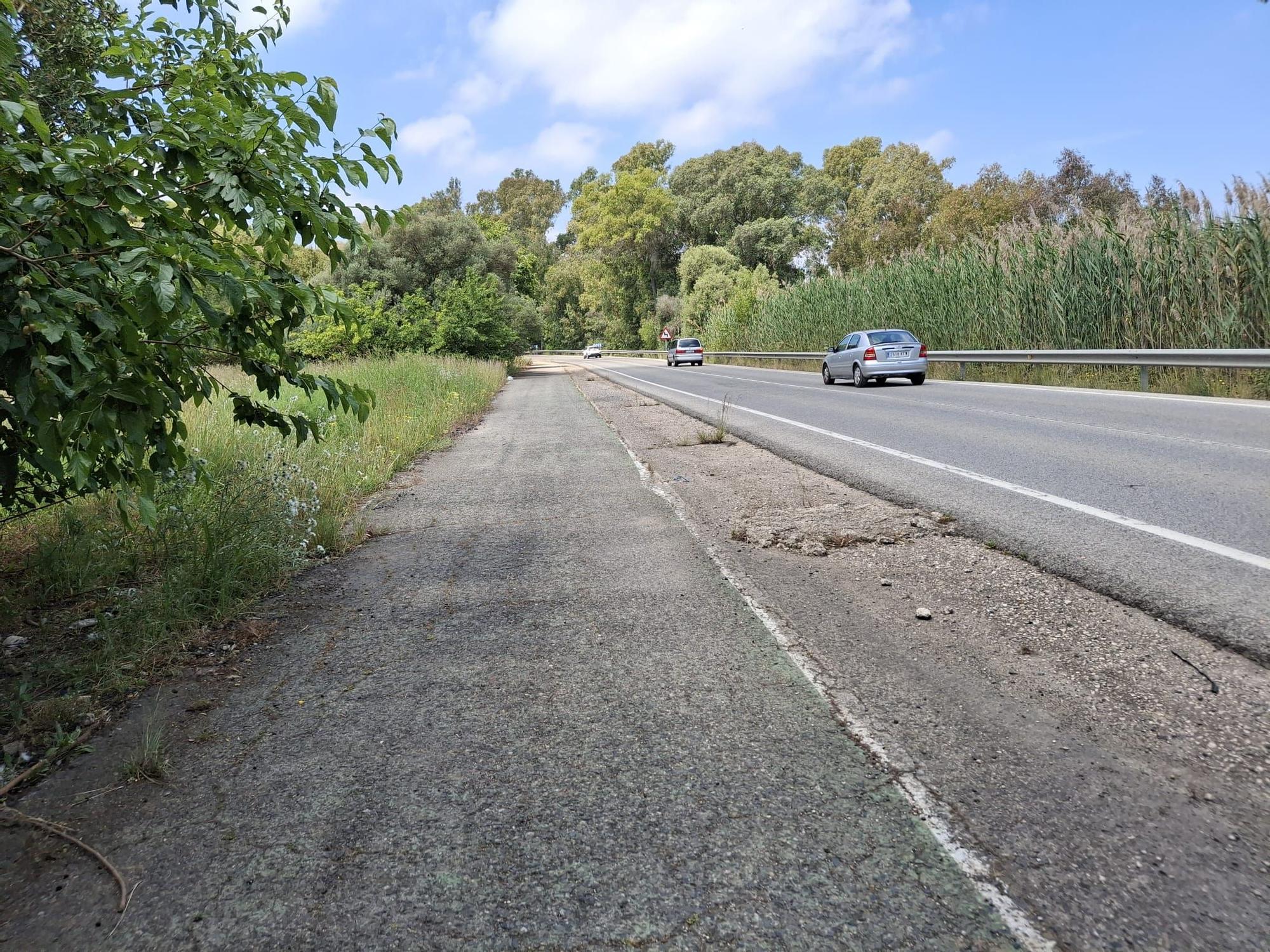 El deteriorado carril bici de El Verger a Pego y el peligroso cruce de Monte Pego